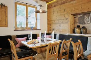 Posezení v ubytování Hotel Herrschaftstaverne