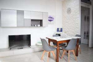 TV a/nebo společenská místnost v ubytování Vacanze mare e montagna