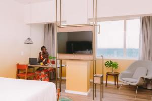 TV a/nebo společenská místnost v ubytování Mercure Rio Boutique Hotel Copacabana