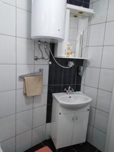 Ένα μπάνιο στο Apartman Sasa