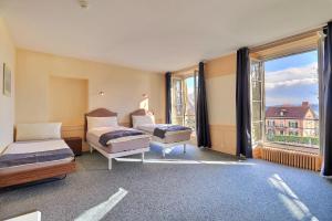 Voodi või voodid majutusasutuse Hôtel Restaurant Bellevue toas