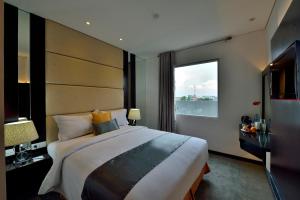 Postel nebo postele na pokoji v ubytování Serela Waringin by KAGUM Hotels