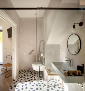 a bathroom with a tub and a sink at SOLOA LANDETXEA in Bakio