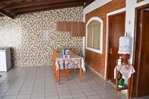 a kitchen with a table and chairs in a room at NinhoFeliz in Caldas Novas
