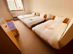 Posteľ alebo postele v izbe v ubytovaní ROSSI STAR