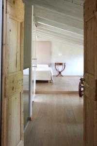 a bedroom with a bed in a room at Casa della Pianista in Gargnano