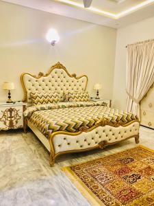Homey Islamabad 객실 침대