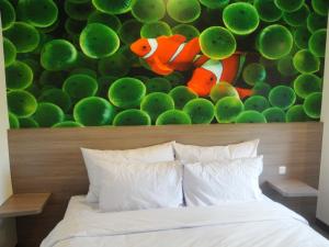 Ліжко або ліжка в номері Top Hotel Manado by Gran Puri