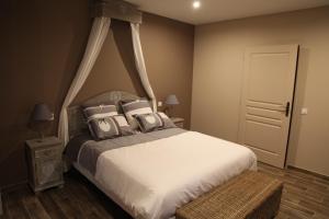 Кровать или кровати в номере Le Miroir des Etoiles