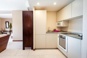 Nhà bếp/bếp nhỏ tại EAST KEYS - East Lagoon Suites