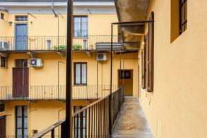 Un balcón o terraza en Beautiful and spacious house in Corso Como by Easylife