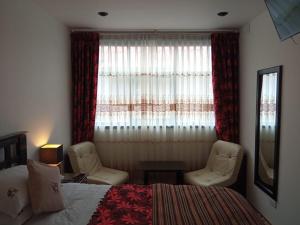 A bed or beds in a room at Cusco Bed and Breakfast