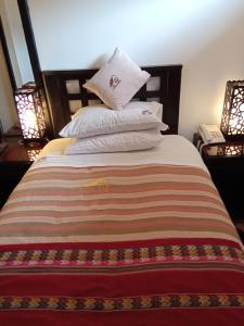 A bed or beds in a room at Cusco Bed and Breakfast