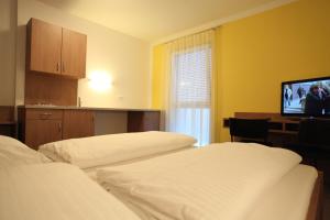 Postel nebo postele na pokoji v ubytování Fair-Price-Hotel