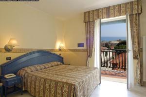 Un pat sau paturi într-o cameră la Hotel Casella