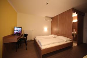 Postel nebo postele na pokoji v ubytování Fair-Price-Hotel