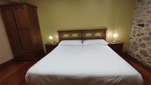 A bed or beds in a room at Ostatu Zegama