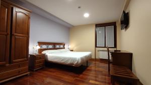 A bed or beds in a room at Ostatu Zegama