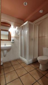 A bathroom at Ostatu Zegama