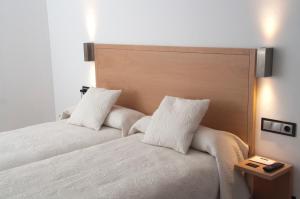 Posteľ alebo postele v izbe v ubytovaní Hotel EH Piedra Y Luz