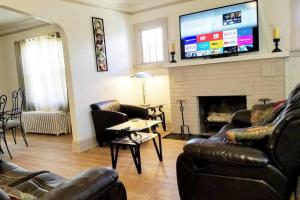 A television and/or entertainment centre at 2 BR Apt near Great Lakes Naval Base and 6 Flags