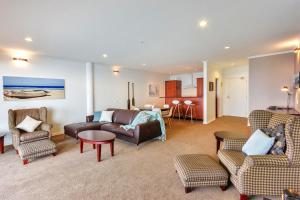 Χώρος καθιστικού στο QV Stays Waterfront Getaway