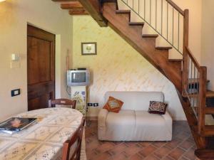 Posedenie v ubytovaní Villa in Montalbano with Scenic Views + 32 fotografií