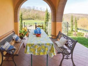 Vonkajšia záhrada v ubytovaní Villa in Montalbano with Scenic Views