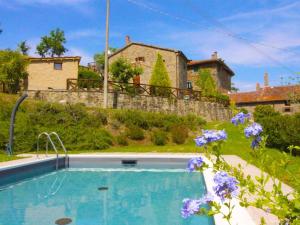 Bazén v ubytovaní Charming Stone Retreat alebo v jeho blízkosti