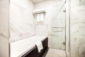 Intrada Icheon Hotel的一间浴室