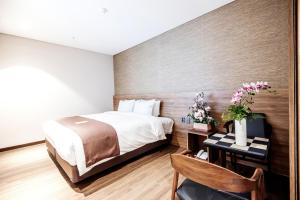 Intrada Icheon Hotel客房内的一张或多张床位