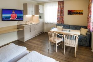 Kuchnia lub aneks kuchenny w obiekcie Pension Schenkenfelder