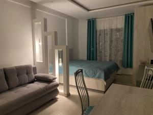 Ένα ή περισσότερα κρεβάτια σε δωμάτιο στο FamilyKop Apartments Milmari +68 φωτογραφίες