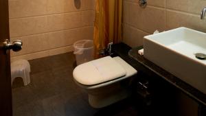 Koupelna v ubytování HOTEL SAI NISARG
