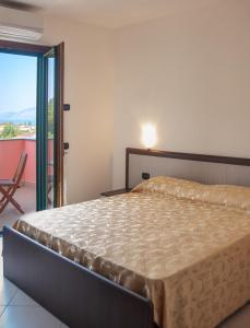 En eller flere senge i et værelse på Residence Gli Ulivi di Eolo