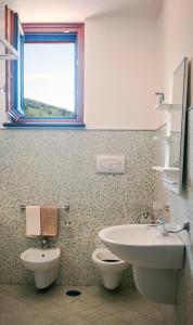 Koupelna v ubytování Residence Gli Ulivi di Eolo