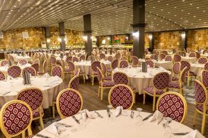 Um restaurante ou outro lugar para comer em Doğa Thermal Health & Spa