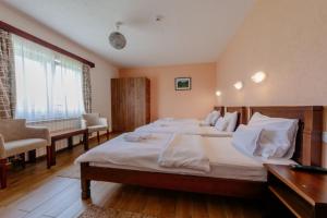 Postel nebo postele na pokoji v ubytování Hotel Zlatni bor
