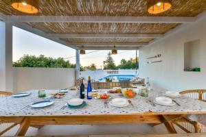 ベニッサにあるLA MAR - Managed by Almarinaの食卓 +90枚の写真