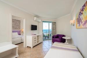 Imagen de la galería de Iz Flower Side Beach Hotel, en Side