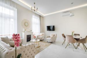 TV a/nebo společenská místnost v ubytování BpR Étienne Charming Apartment