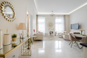 TV a/nebo společenská místnost v ubytování BpR Étienne Charming Apartment