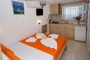 a bedroom with a bed with towels on it at Sunset Studios in Skala Marion +78 photos