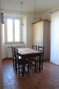 Kuchyň nebo kuchyňský kout v ubytování Appartamento con giardino Valleremita - Analogic tour