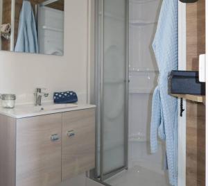 A bathroom at Camping Adriatico Még 37 kép