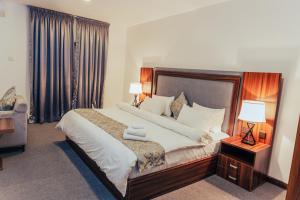 A bed or beds in a room at Sinclair Lake Chad
