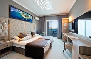 TV a/nebo společenská místnost v ubytování Delta Hotels By Marriott Bodrum