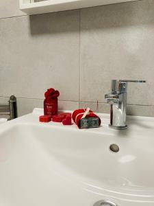 a bathroom sink with a gift box and a faucet at Villa Greif Pineta in Lignano Sabbiadoro +80 photos