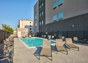 Gallery image of La Quinta Inn & Suites by Wyndham Dallas/Fairpark in Dallas