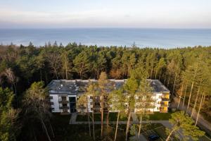 an aerial view of a building with the ocean in the background at Nadmorskie Studio z Balkonem - Grunwaldzka Pobierowo by Renters in Pobierowo